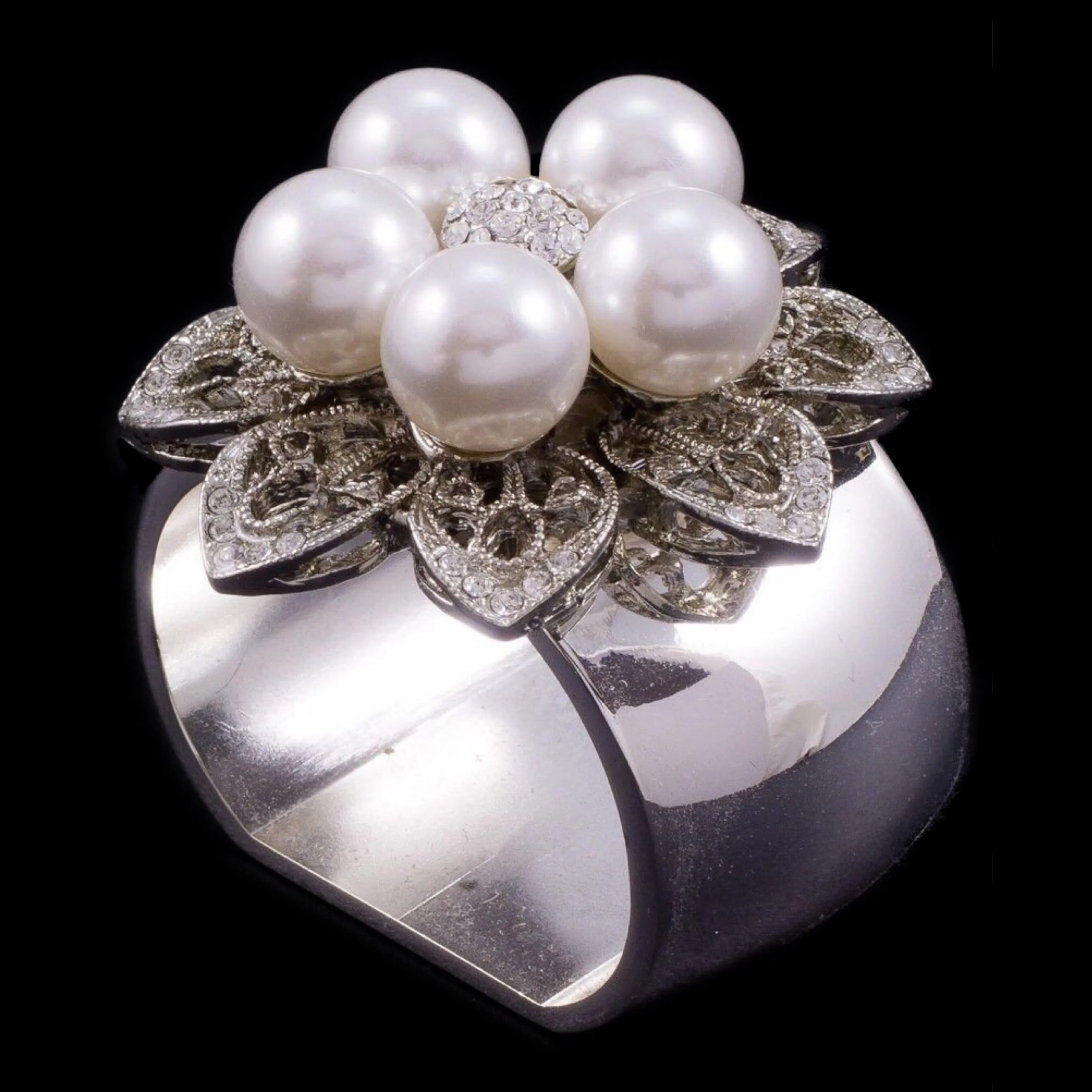 5 Pearl Napkin Ring Featuring Premium Crystal | Set of 4