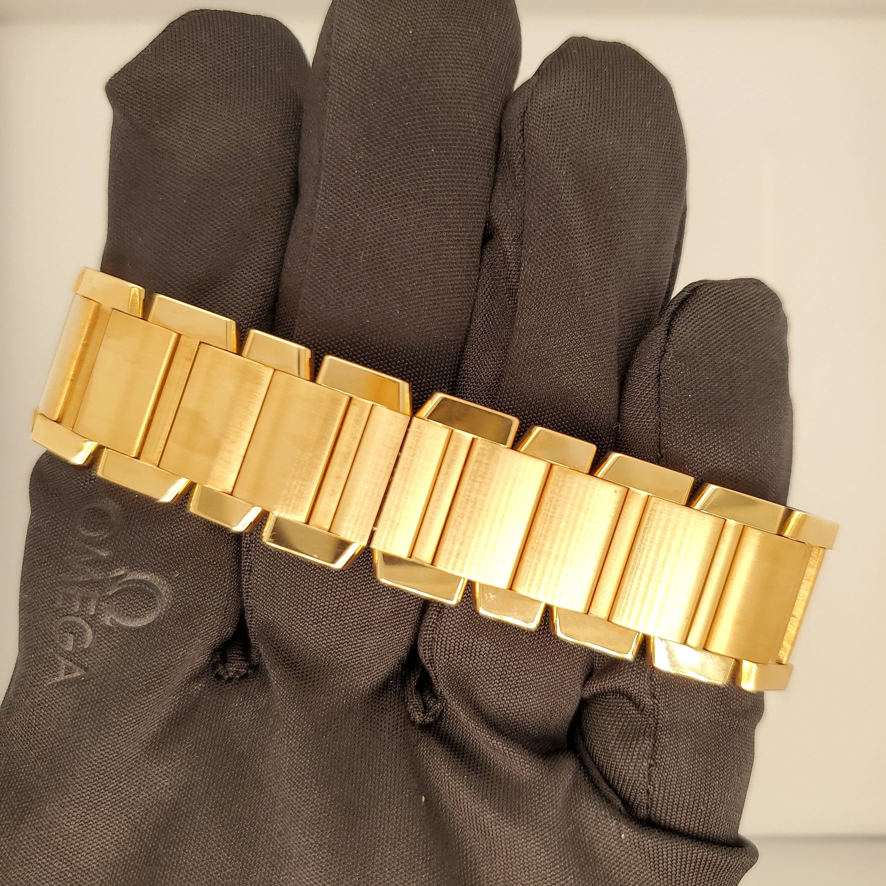 Cartier Tank Francaise 1840 18K Yellow Gold Watch