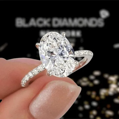 Classic Oval-cut Diamond White Gold Engagement Ring