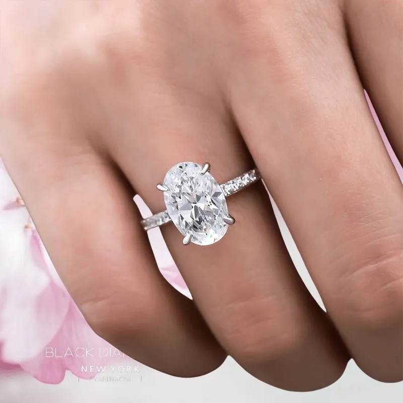 Classic Oval-cut Diamond White Gold Engagement Ring