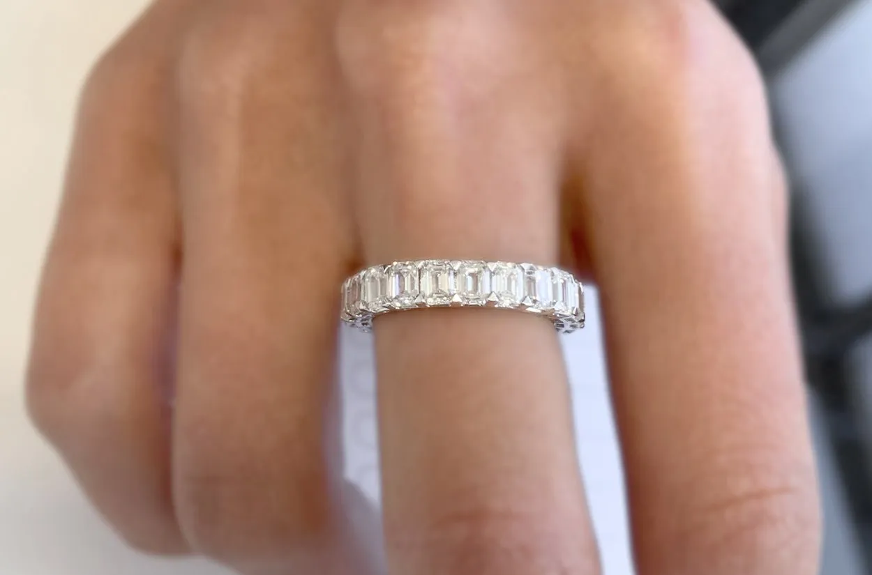 Eternity Ring 18kt White Gold & Emerald Cut Diamonds 3.80 cts