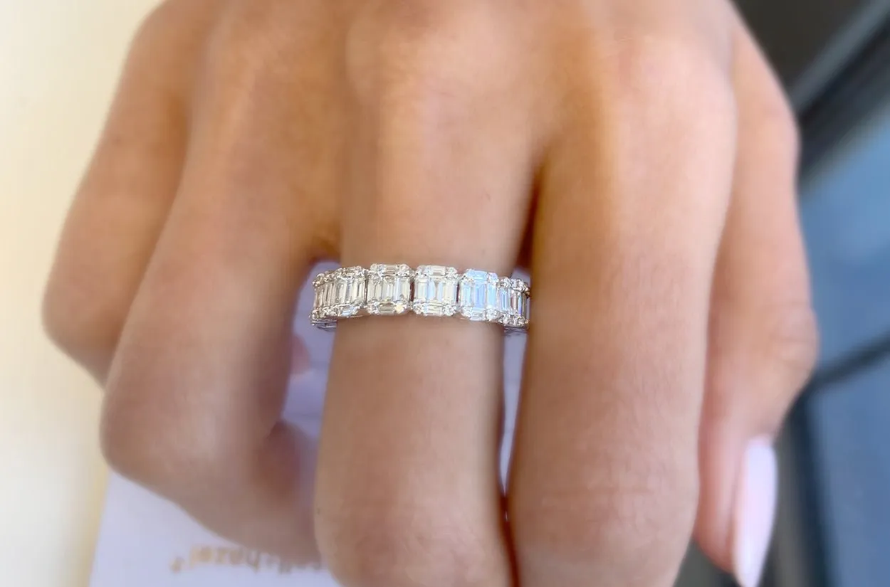 Eternity Ring 18kt White Gold & Emerald Illusion Diamonds 2.25 cts