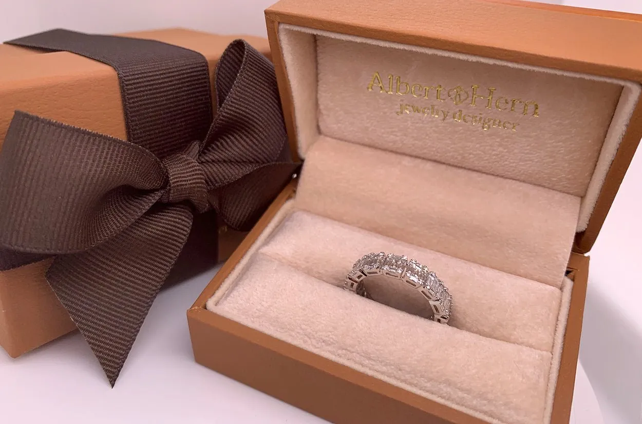 Eternity Ring 18kt White Gold & Emerald Illusion Diamonds 2.25 cts
