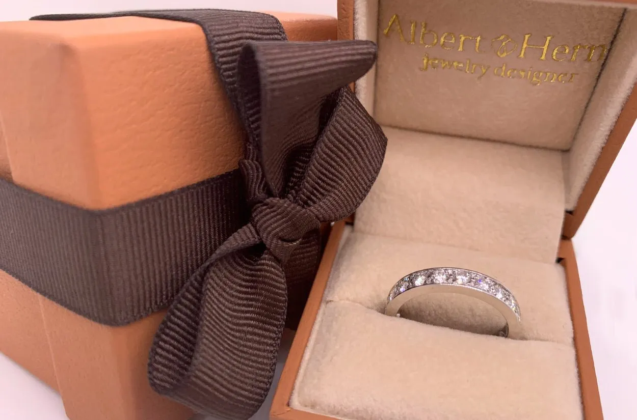 Eternity Ring White Gold with 21 Diamonds 1.68 cts