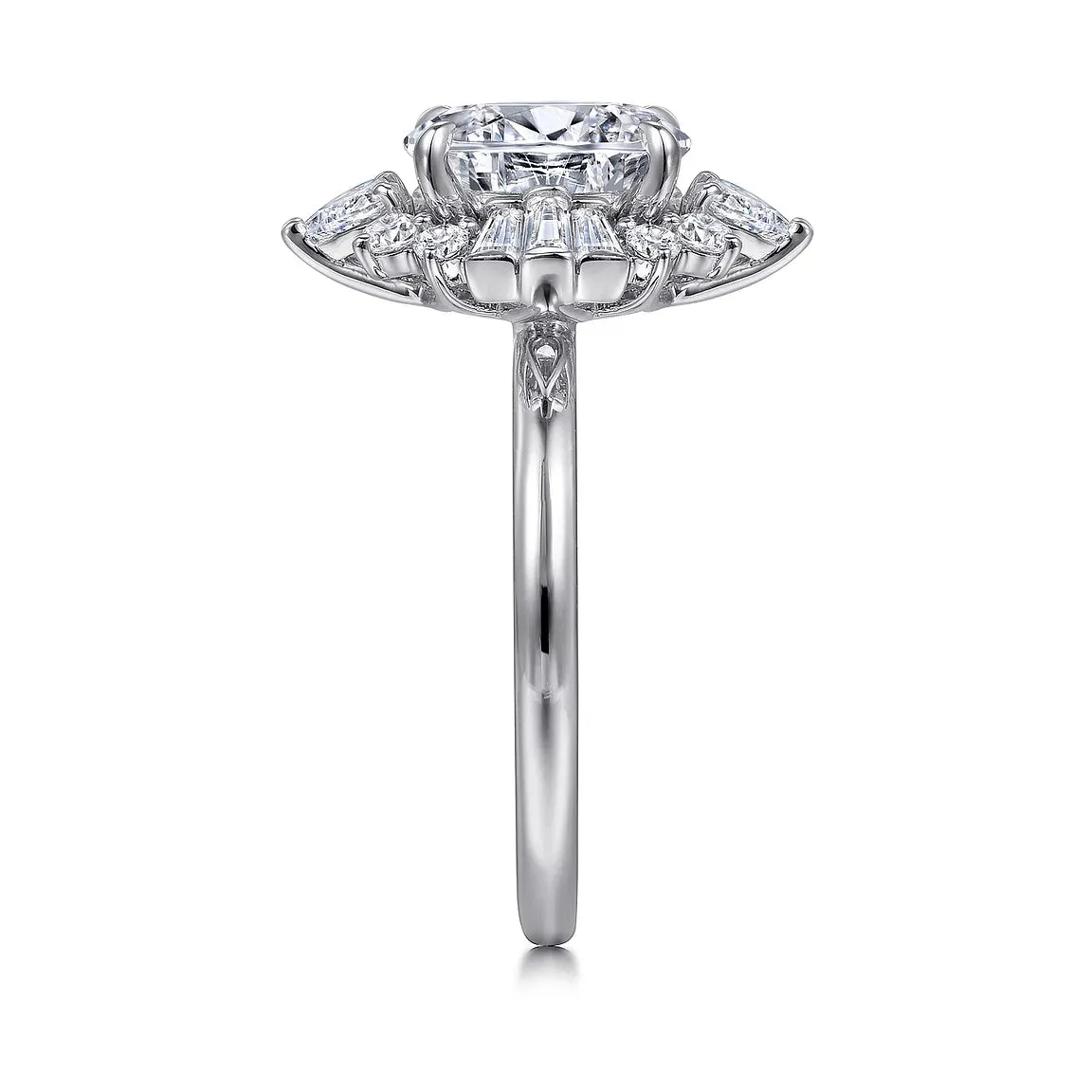 Intricate Oval Halo Diamond Engagement Ring Mounting