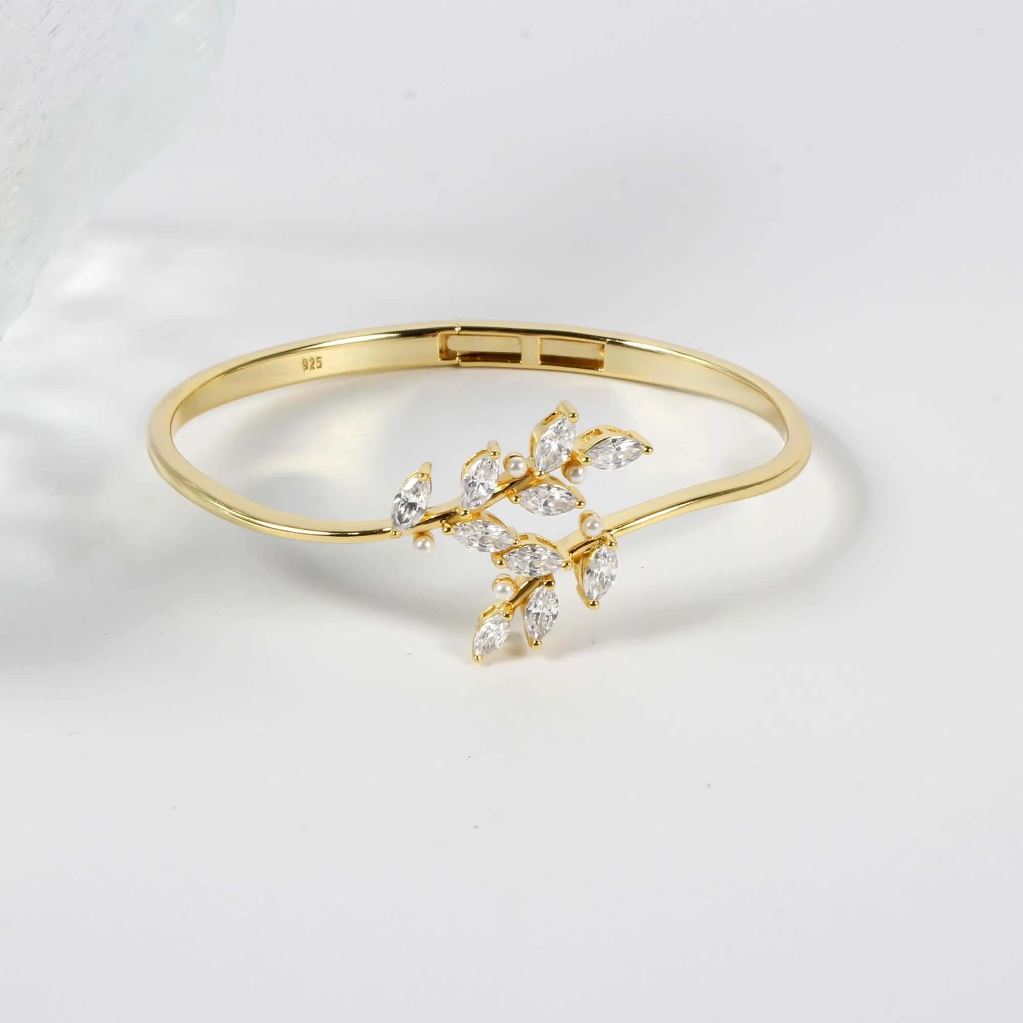 Leaf Diamond Wedding Ring Bracelet Necklace Pair of Earrings Set Designed by Shania