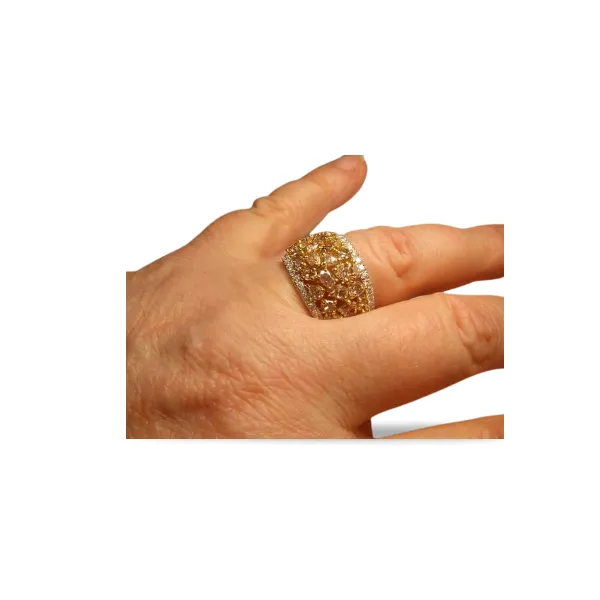 Magnificent 14K White Gold Pink Fancy Diamond Ladies Fashion Ring Band