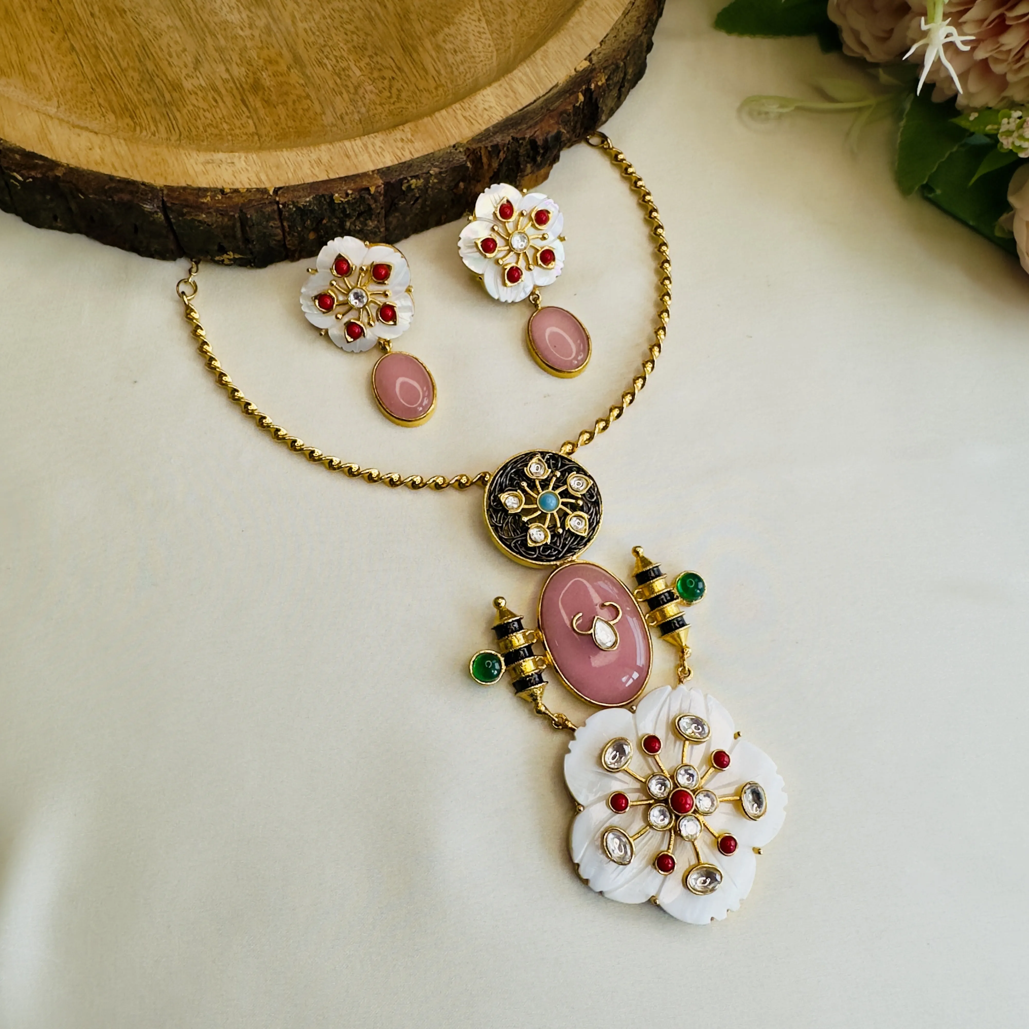 Monalisa Kundan Fusion Hasli Set