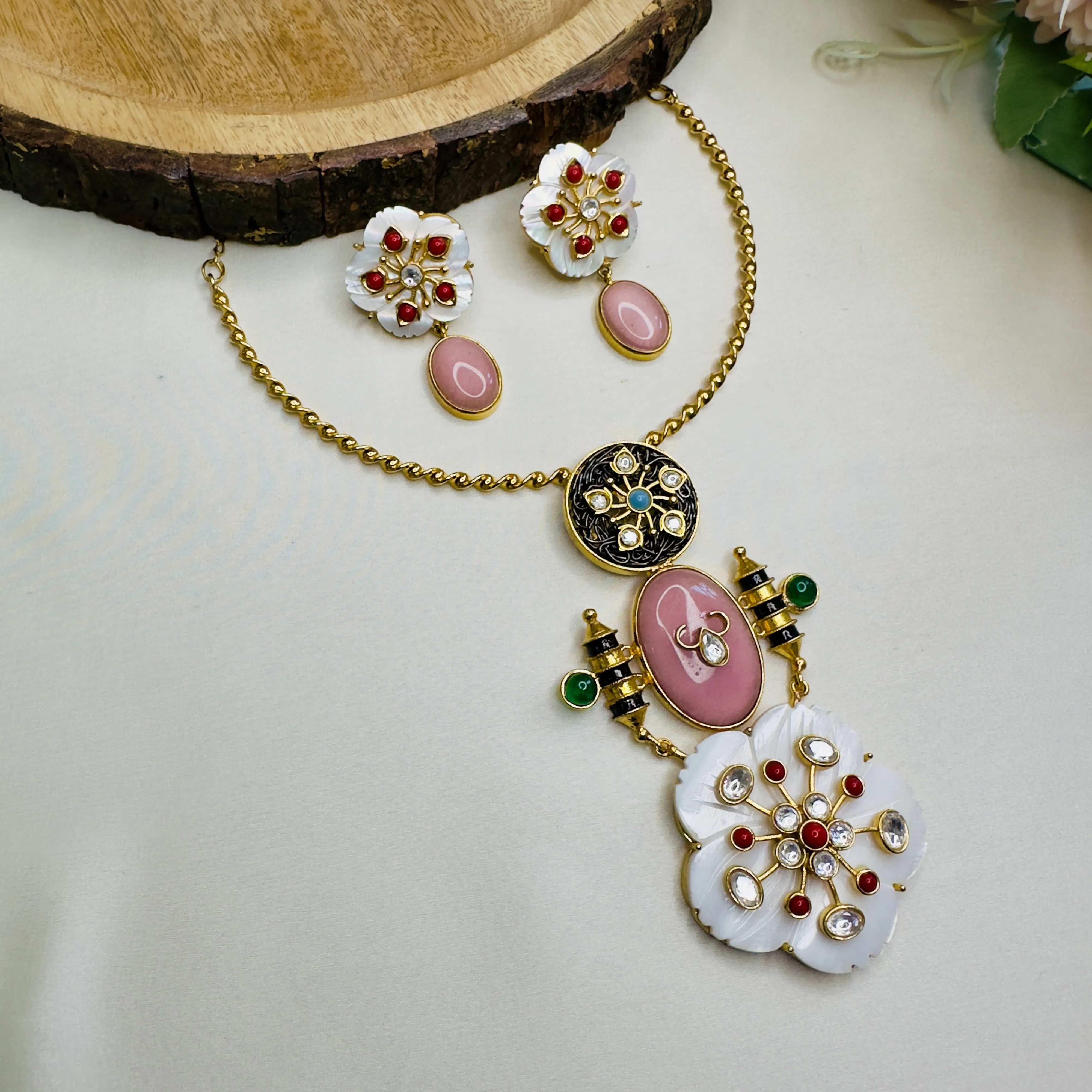 Monalisa Kundan Fusion Hasli Set