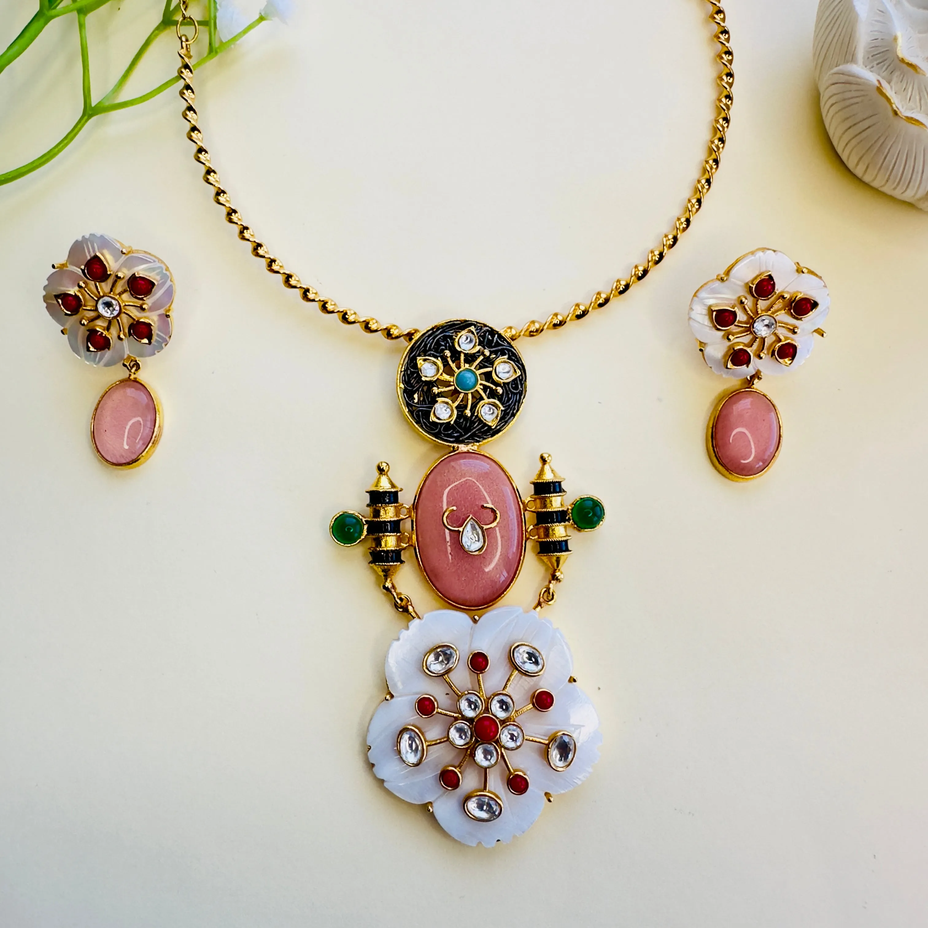 Monalisa Kundan Fusion Hasli Set