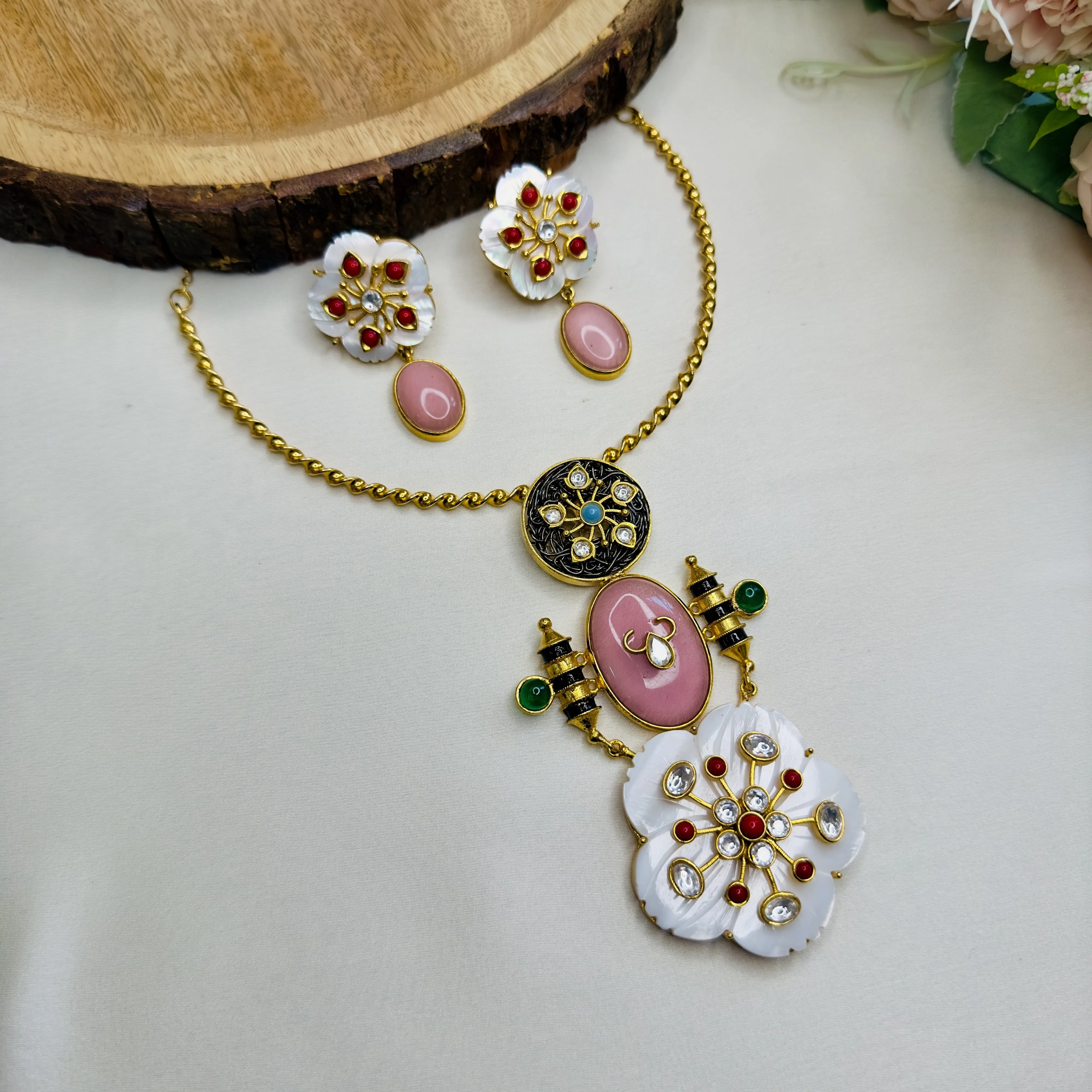 Monalisa Kundan Fusion Hasli Set