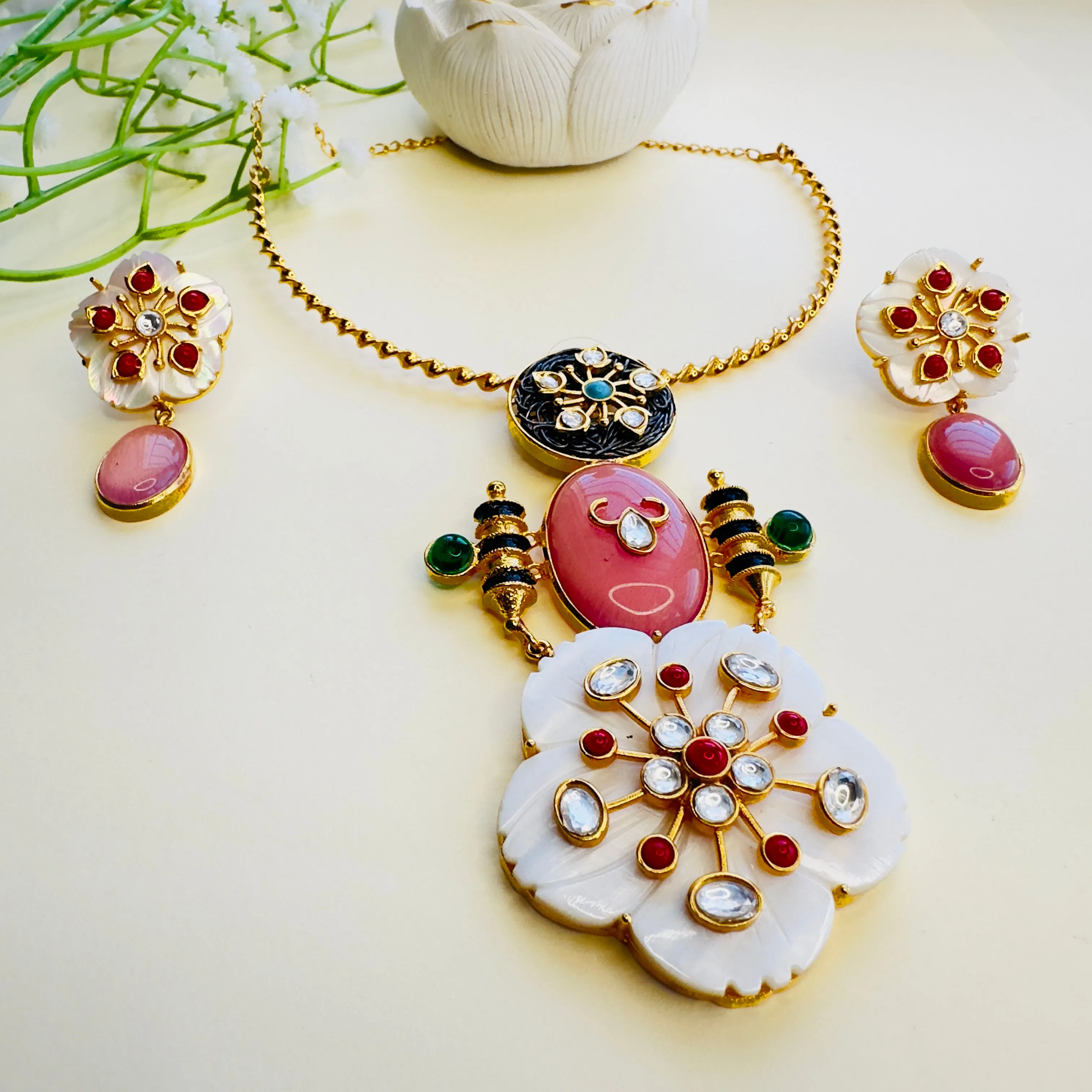 Monalisa Kundan Fusion Hasli Set