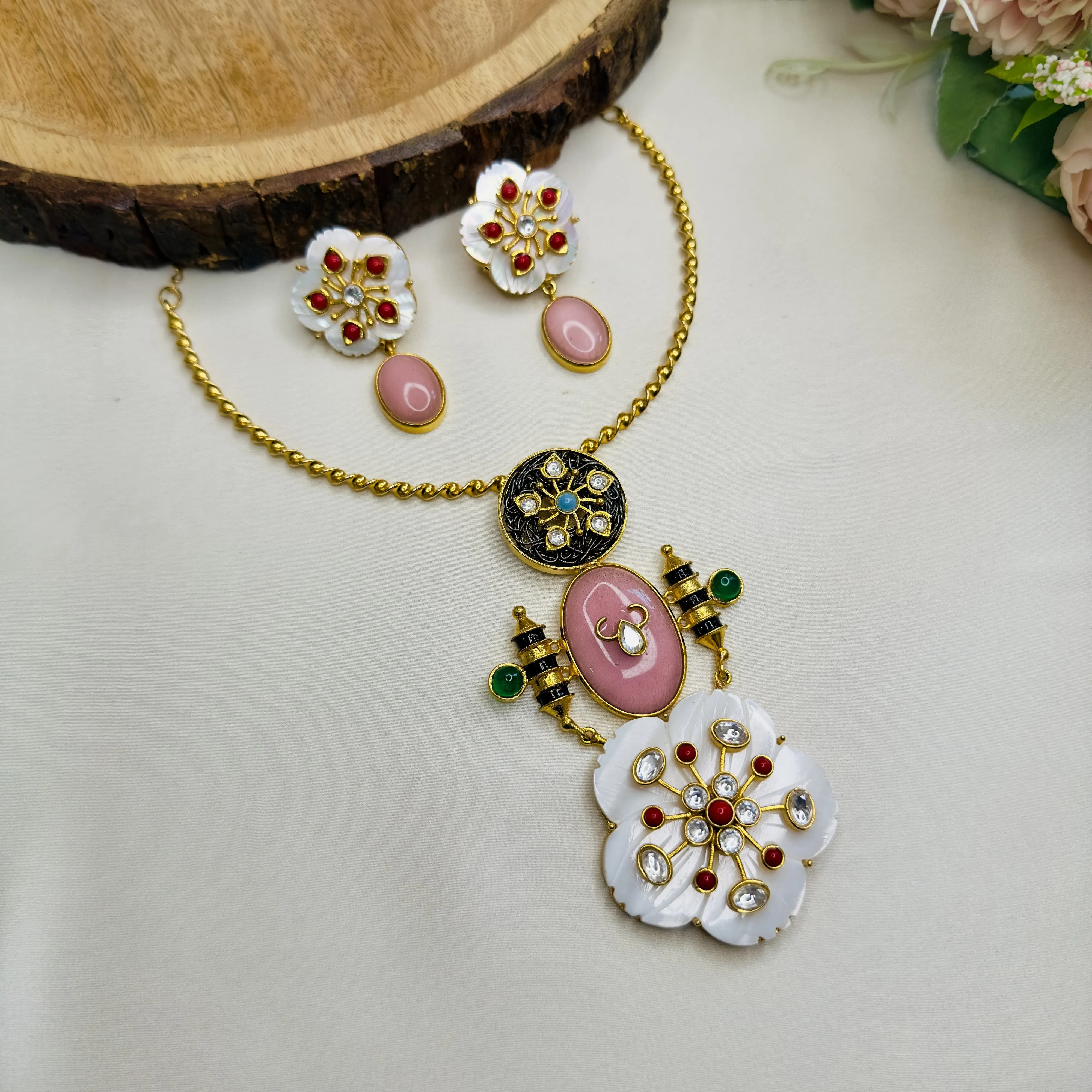 Monalisa Kundan Fusion Hasli Set