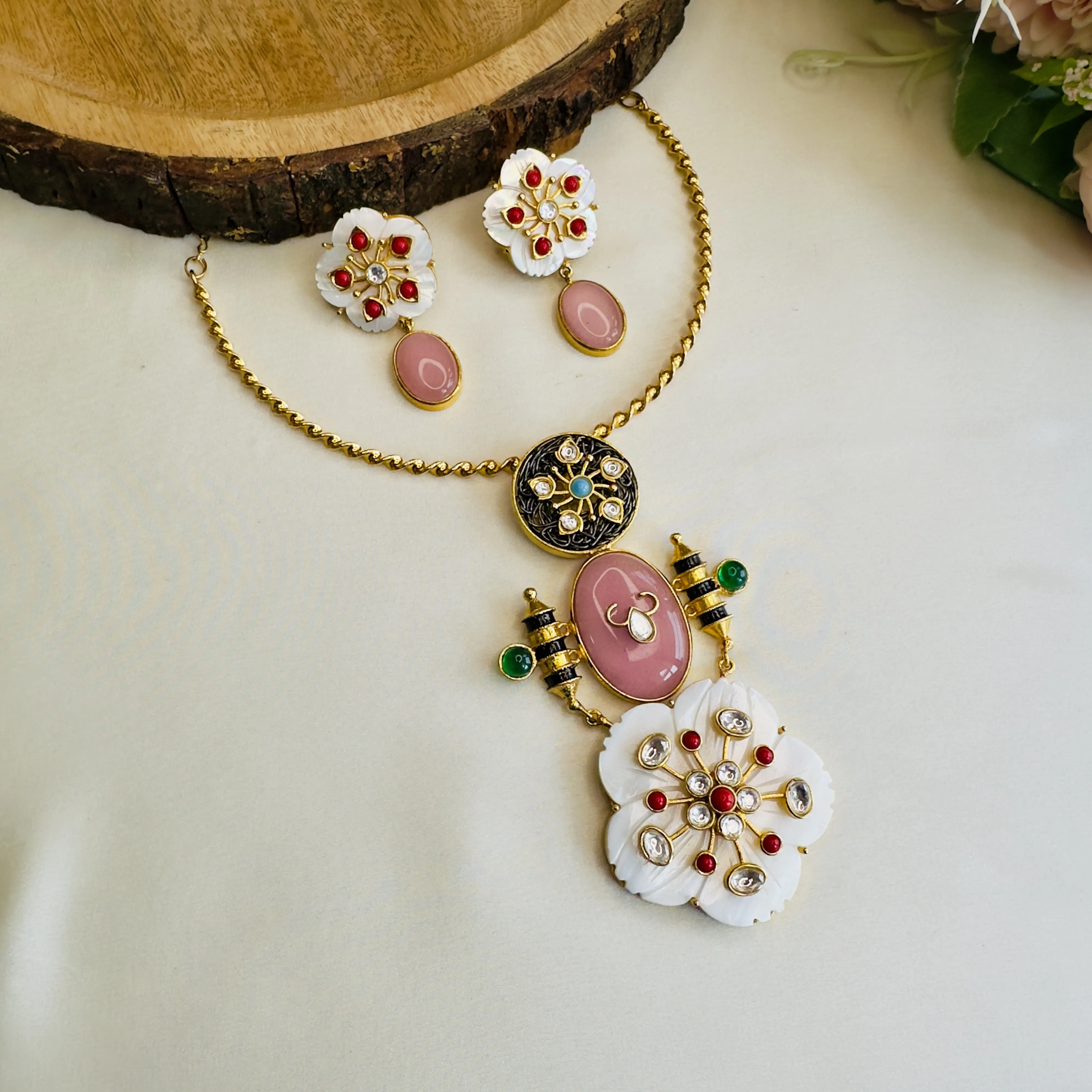 Monalisa Kundan Fusion Hasli Set