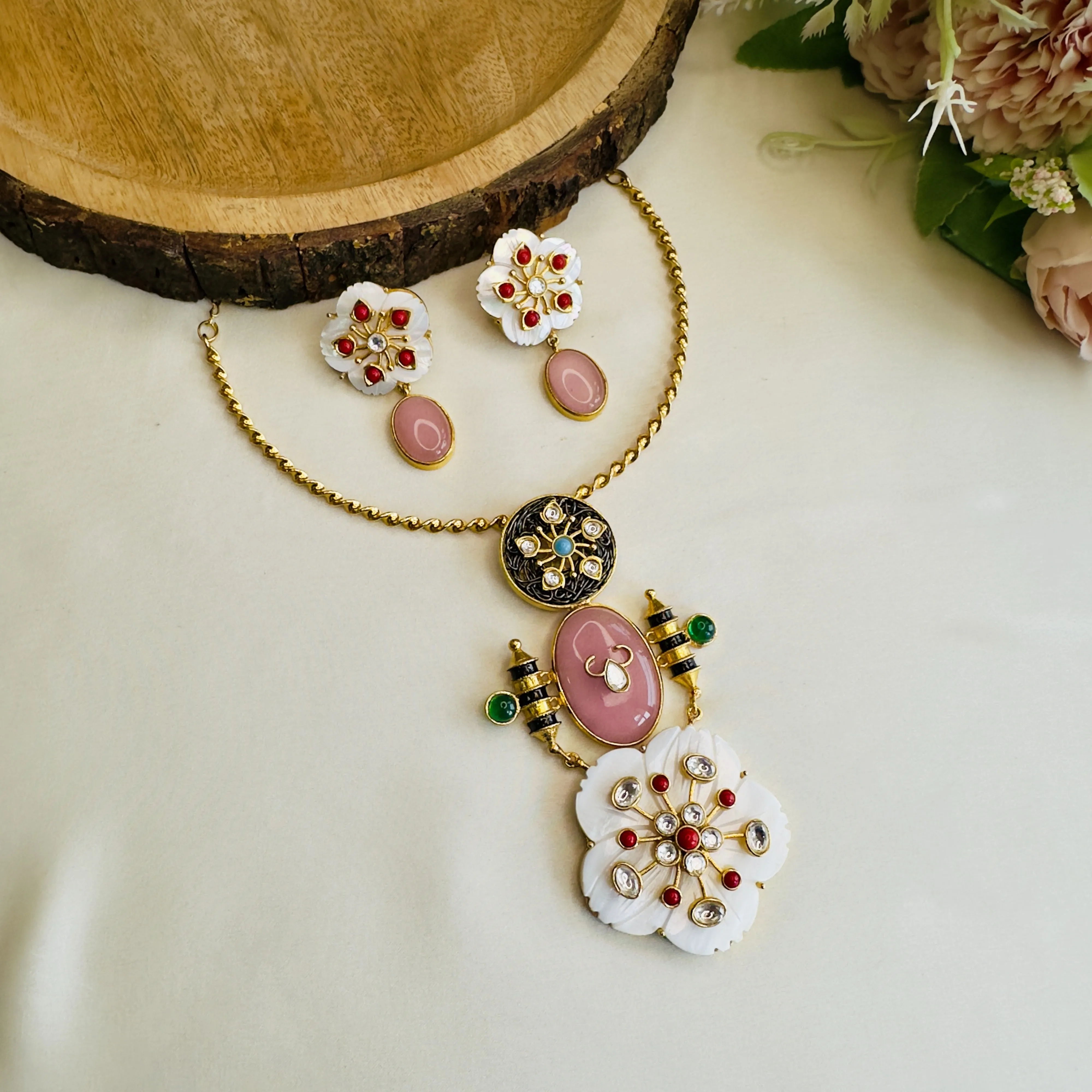 Monalisa Kundan Fusion Hasli Set