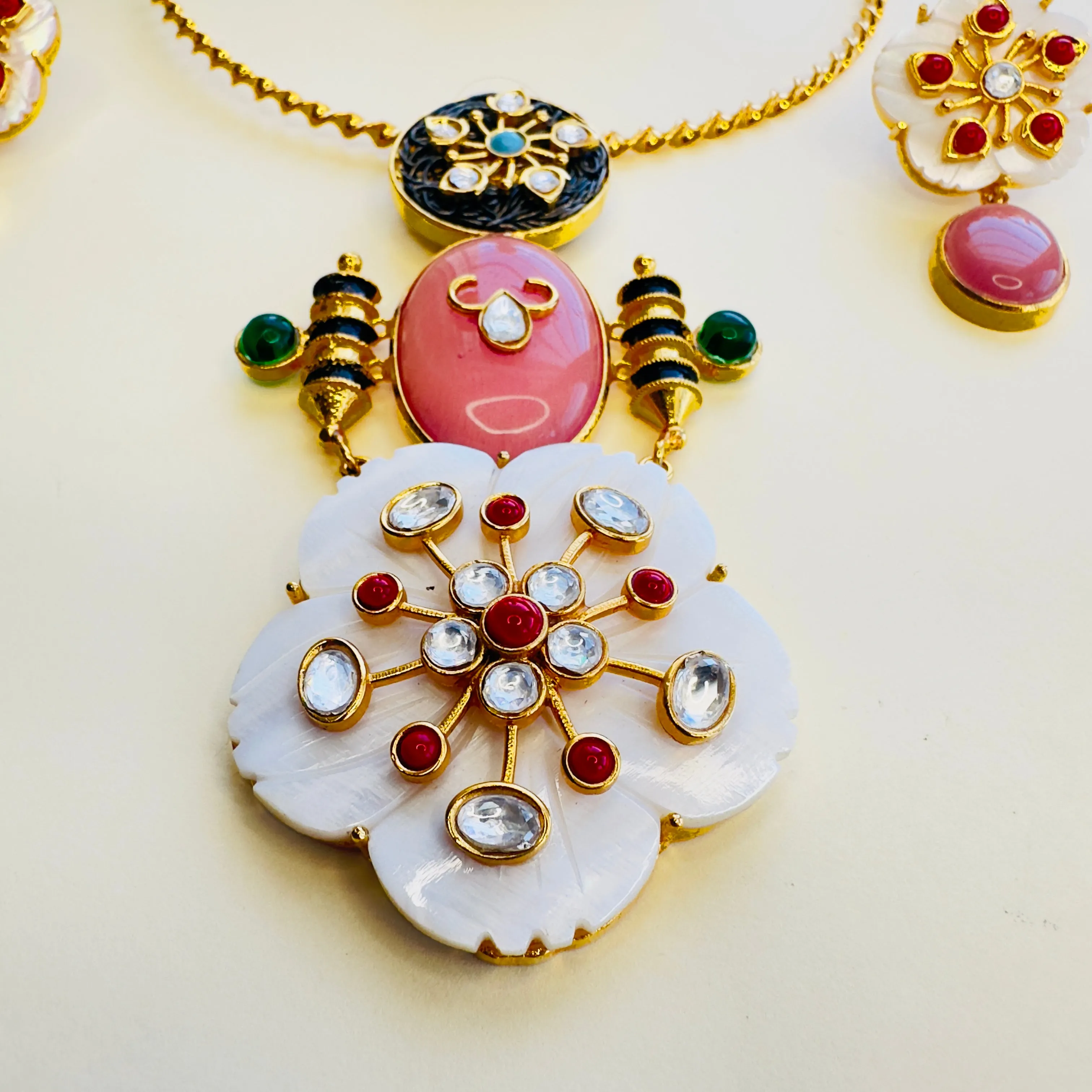 Monalisa Kundan Fusion Hasli Set