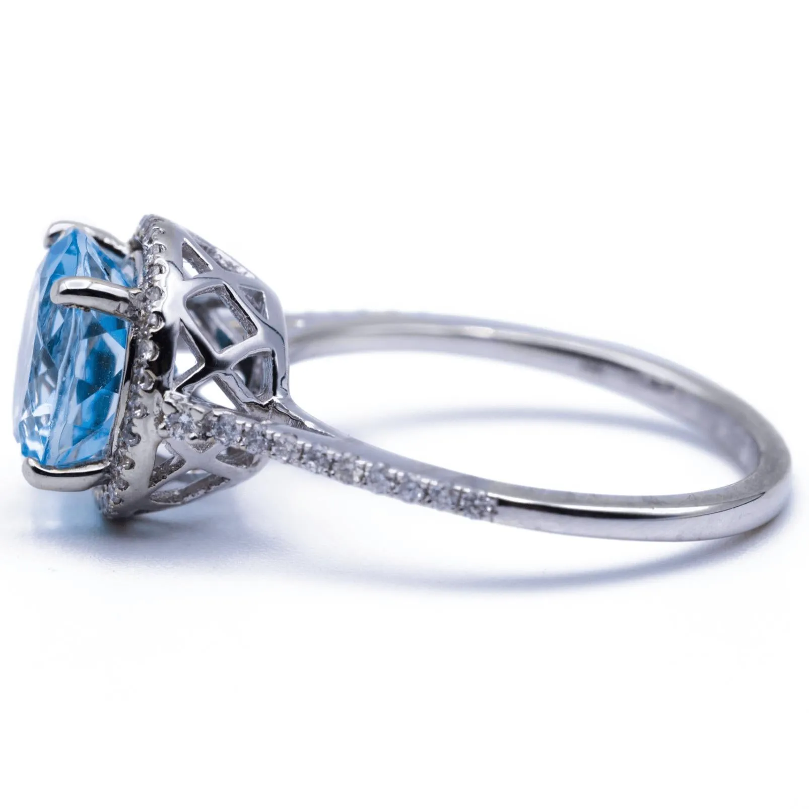 Natural Faceted Round AquaMarine 14k Solid White Gold with Diamond Shoulders and Halo Basket Setting 2.5 Carat Total Weight