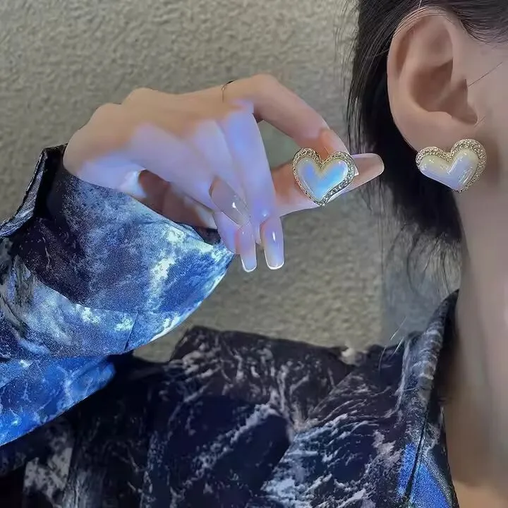 Preffers® Beating Heart Dangle Earrings – Playful & Unique