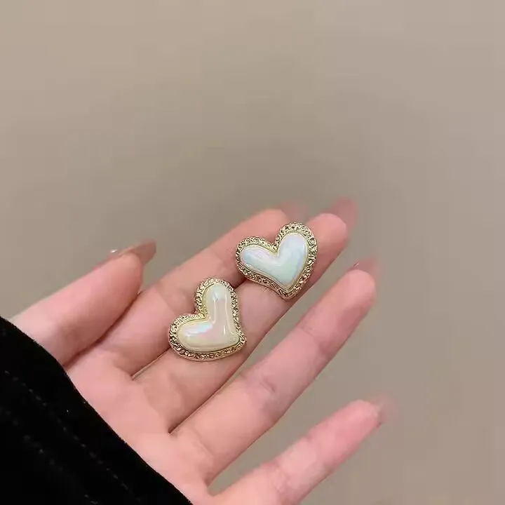 Preffers® Beating Heart Dangle Earrings – Playful & Unique