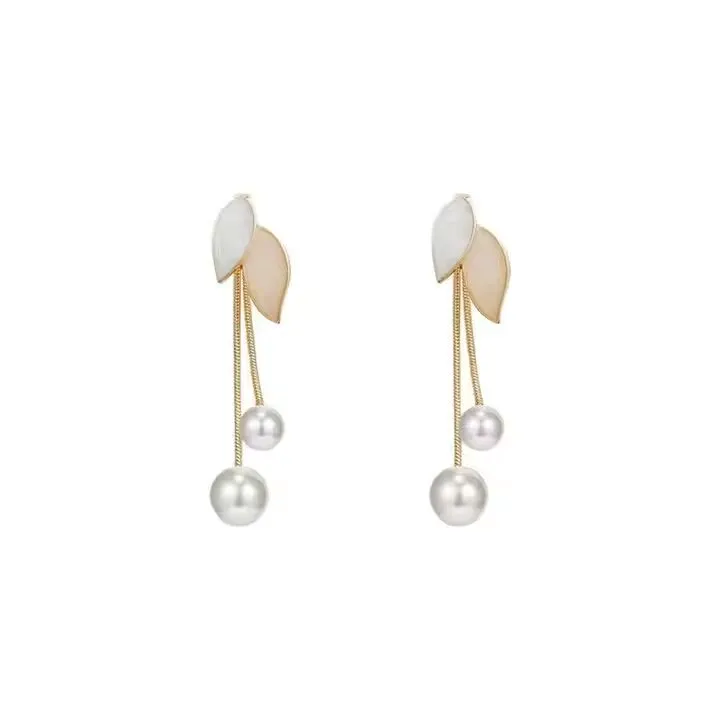 Preffers® Leaf with Pearl Earrings – Elegant & Nature-Inspired