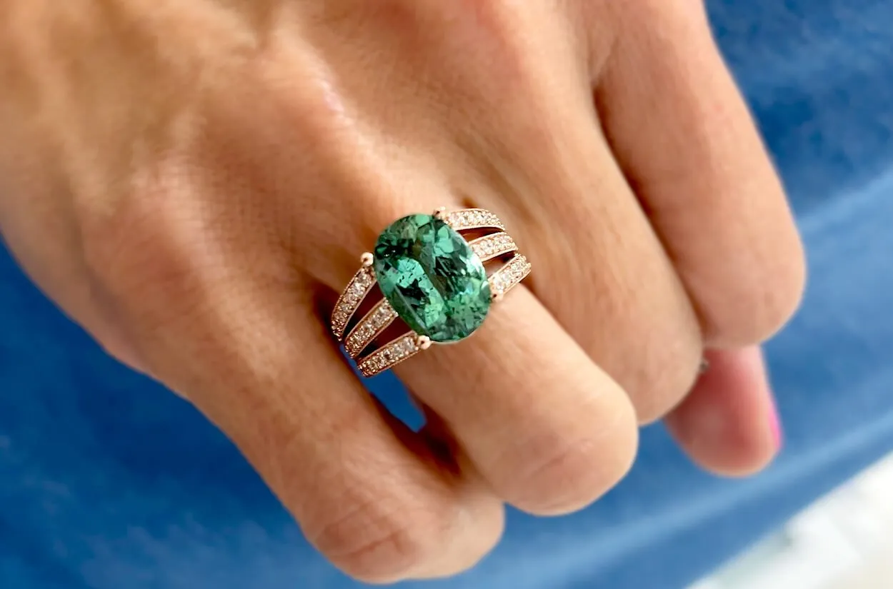 Ring 14kt Gold Oval Green Tourmaline & Diamonds Split Shank