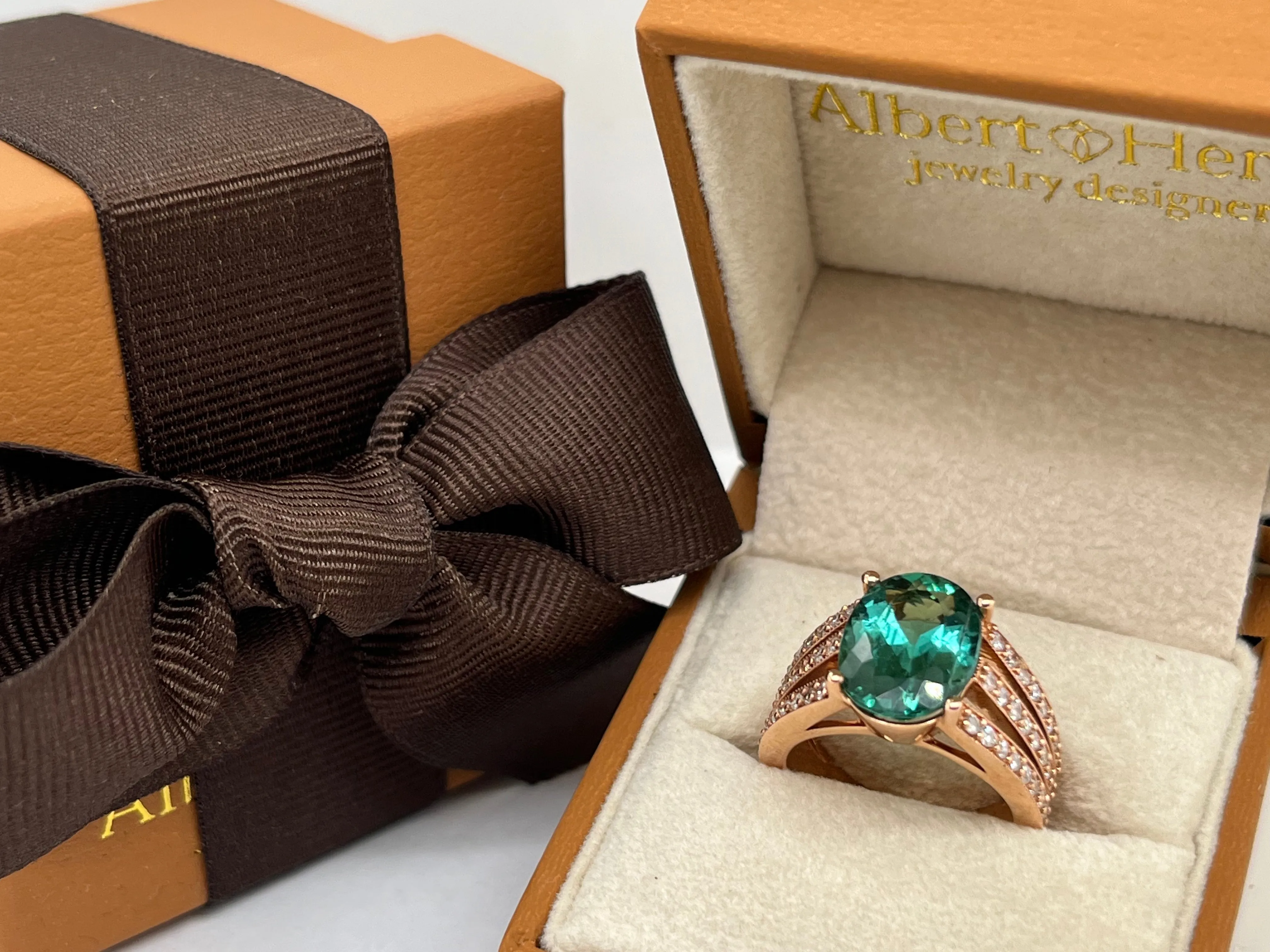 Ring 14kt Gold Oval Green Tourmaline & Diamonds Split Shank
