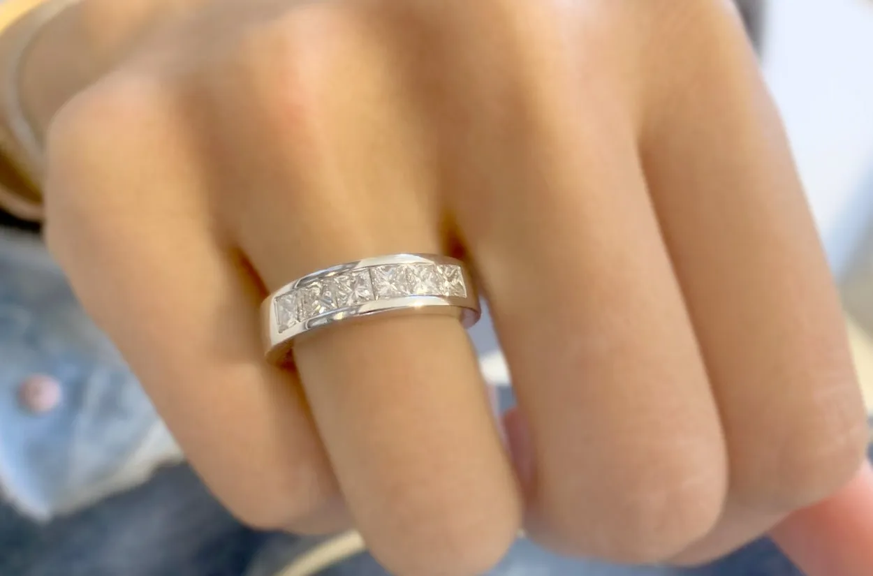 Ring 18kt Gold & 6 Princess Cut Diamonds Half Band