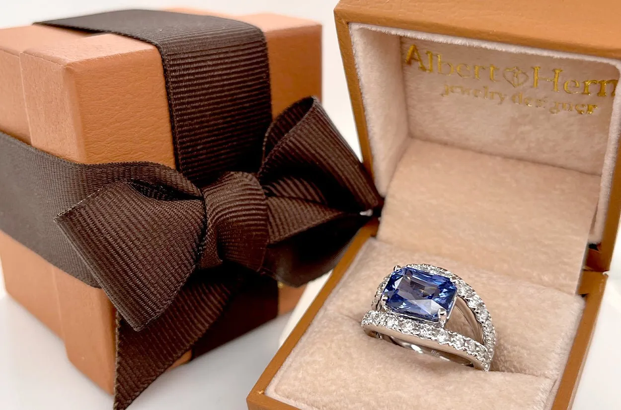 Ring 18kt White Gold Ceylon Sapphire & Double-Row Diamonds