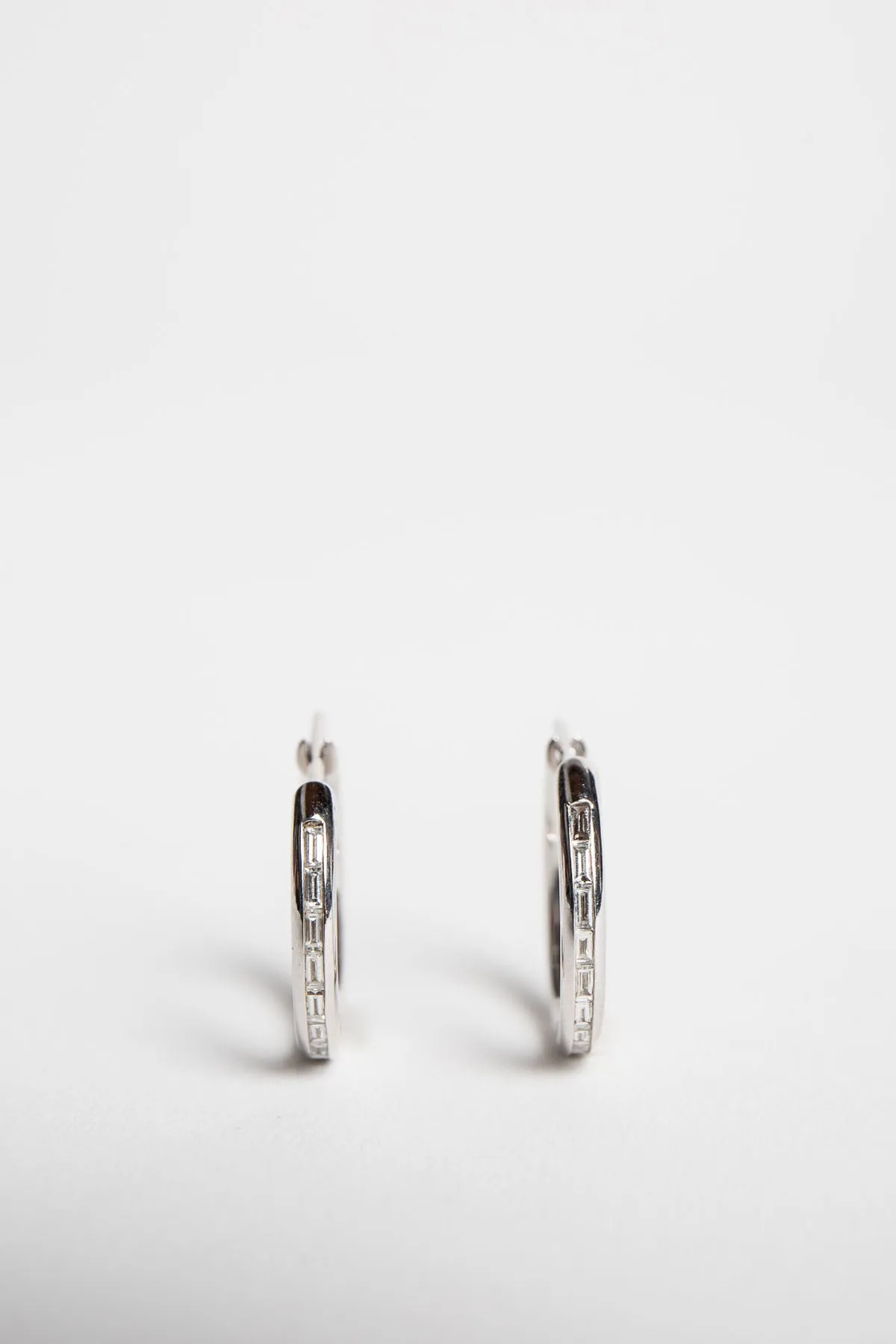 SPINELLI KILCOLLIN | MIRI PETITE BLANC HOOP EARRINGS