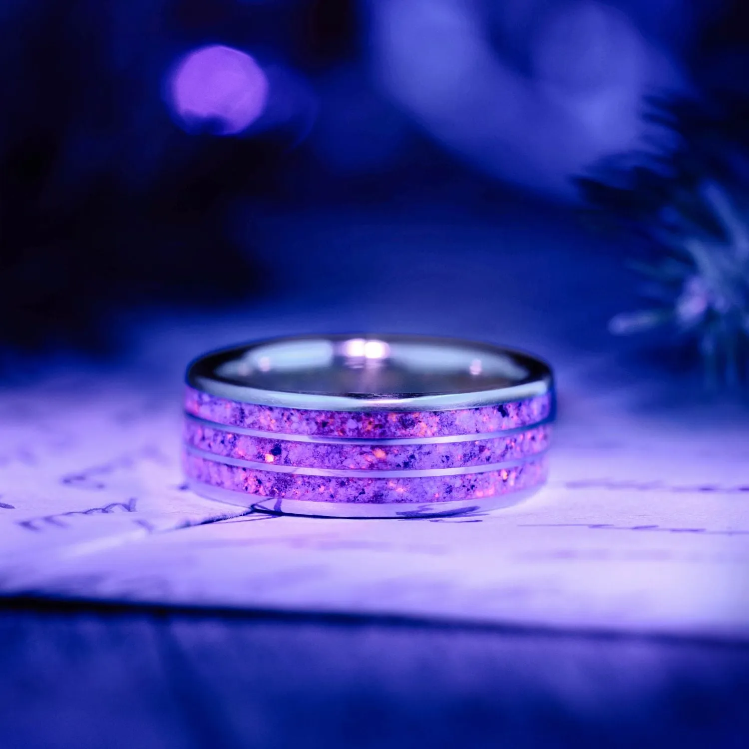 The Lake Superior | Men's Gold Wedding Band with Emberlite