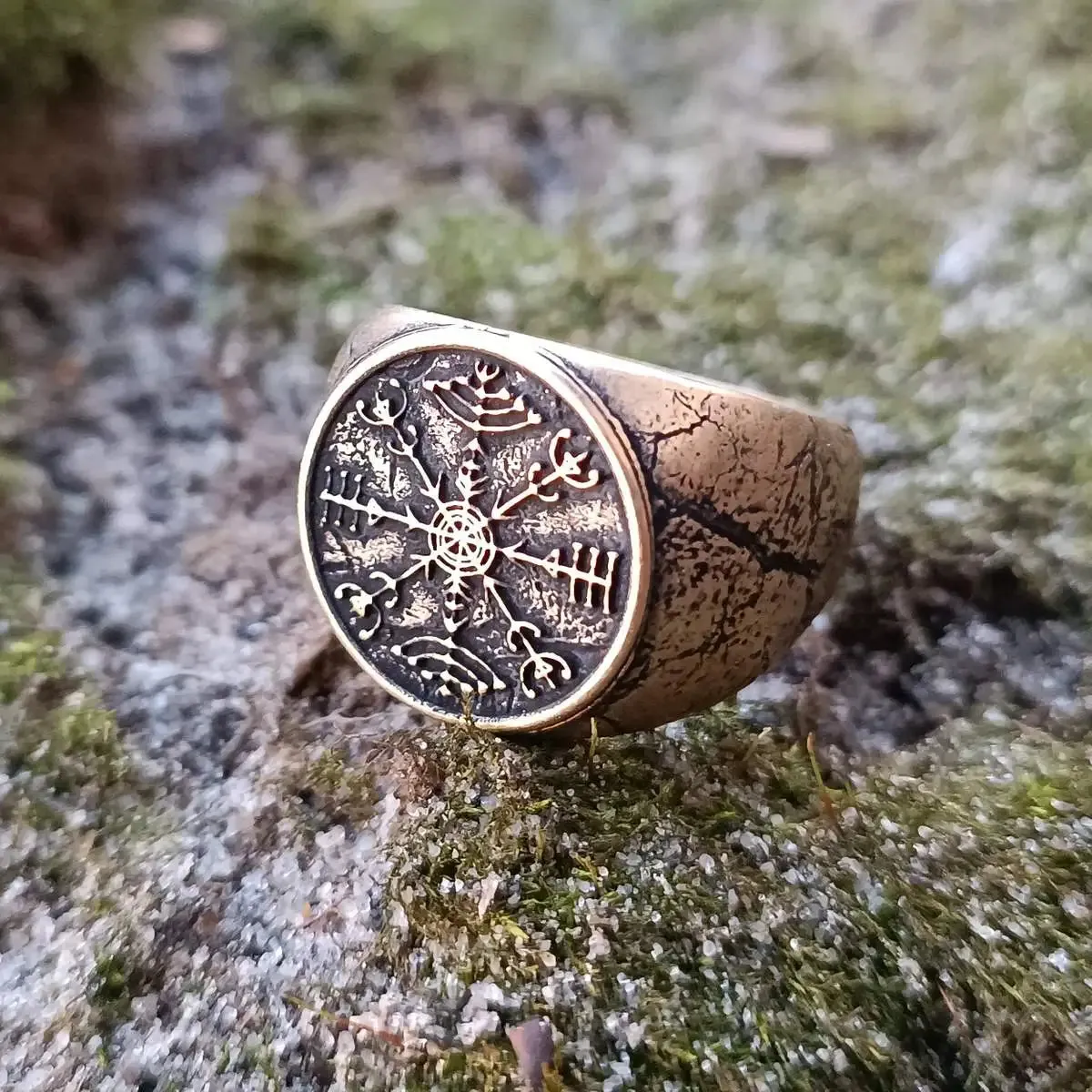 Veldismagn ring from bronze