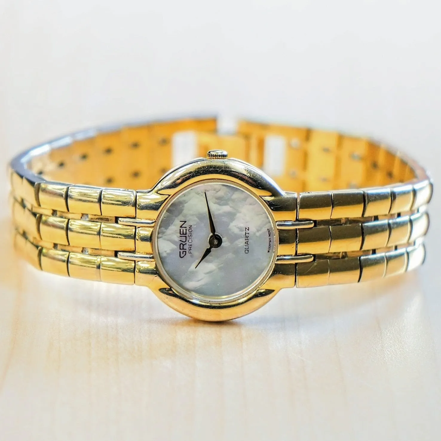 Vintage GRUEN Precision Ladies Watch Mother of Pearl Dial Quartz Wristwatch