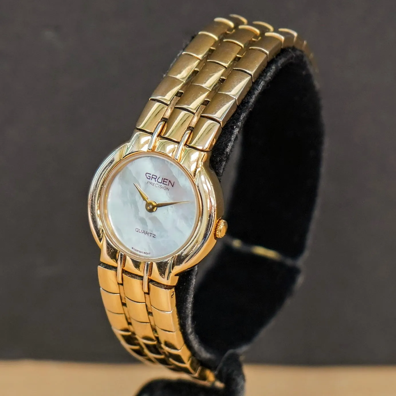 Vintage GRUEN Precision Ladies Watch Mother of Pearl Dial Quartz Wristwatch