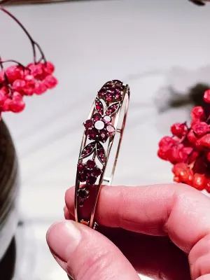 Vintage Victorian Garnet Bracelet with Delicate Floral Design